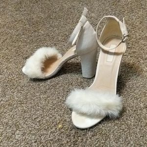 Chunky heels with faux fur